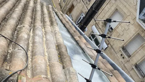 Après rénovation — Dépose de souche de cheminée et façonnage de couloir en zinc