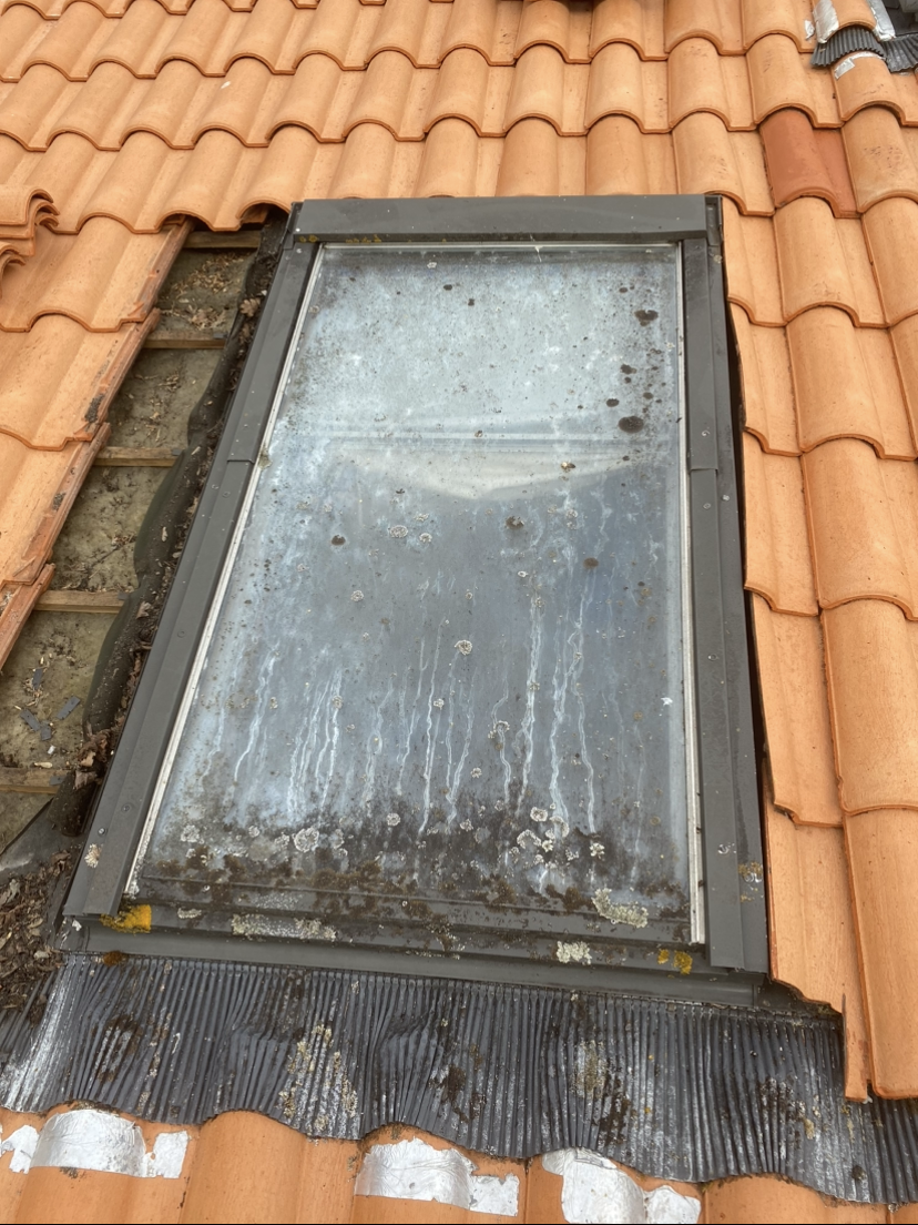 Avant rénovation — Remplacement de fenêtre de toit Velux — Blaye / Saint-André-de-Cubzac